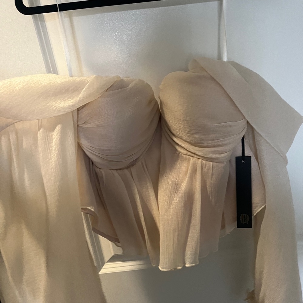 House of Harlow 1960 Off-Shoulder Cream Puff Sleeve Blouse - Picture 2 of 3
